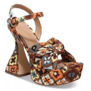 Circus NY Sam Edelman
Audrea Platform Heel
Size 8